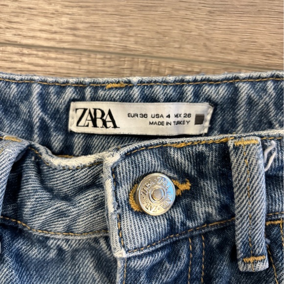 Zara Light Wash Denim Jeans - Picture 2 of 3